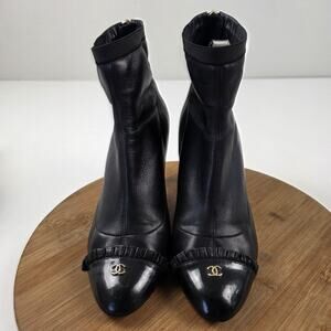 Chanel Boots Womens Size 39 Black Leather Ankle Cap Toe CC Logo Made in Italy
